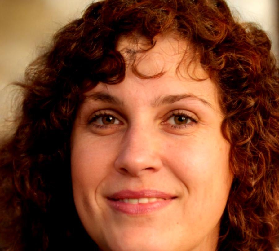 Marie Dubois, consultante financière senior chez Learnzelorath
